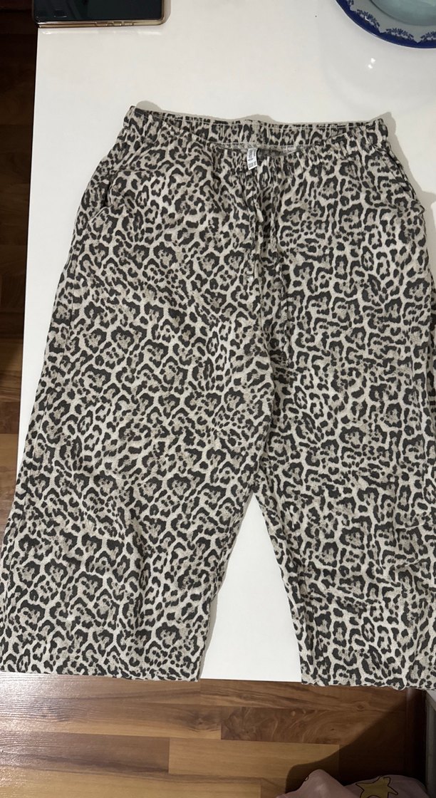 Kadın Gri Yılan Desenli Salaş Kumaş Pantolon - Görsel 3