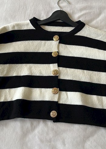 Düğmeli Siyah Beyaz Çizgili Kadın Hırka - Görsel 3