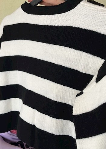 Düğmeli Siyah Beyaz Çizgili Kadın Hırka - Görsel 2