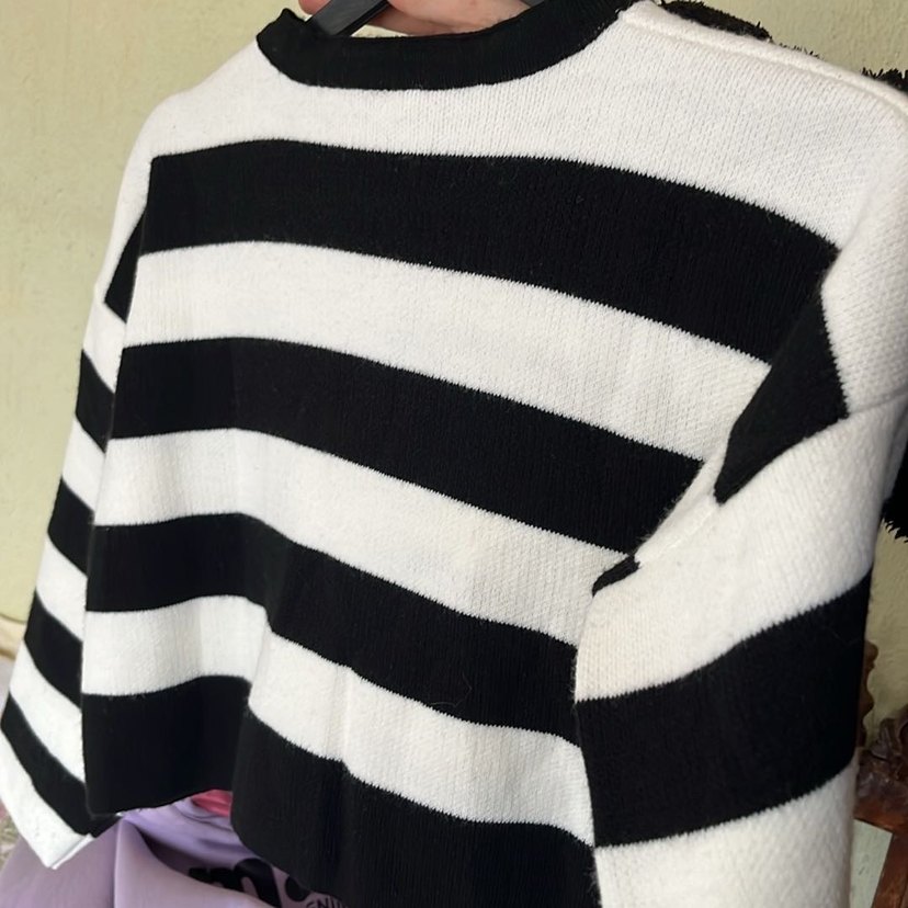 Düğmeli Siyah Beyaz Çizgili Kadın Hırka - Görsel 2