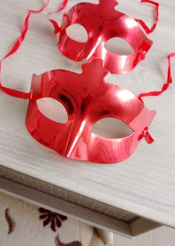 Kırmızı Parlak Maske - Görsel 2