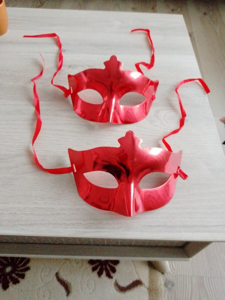 Kırmızı Parlak Maske - Görsel 5