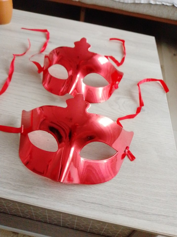 Kırmızı Parlak Maske - Görsel 4