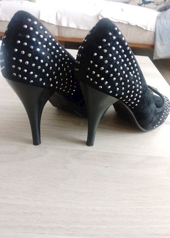 Parlak Siyah Puantiyeli Tokalı Topuklu Ayakkabı - Görsel 5