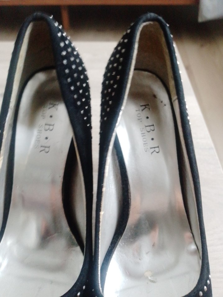 Parlak Siyah Puantiyeli Tokalı Topuklu Ayakkabı - Görsel 3