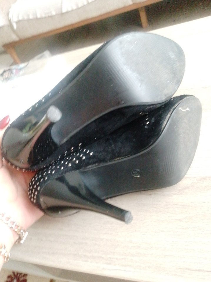 Parlak Siyah Puantiyeli Tokalı Topuklu Ayakkabı - Görsel 4