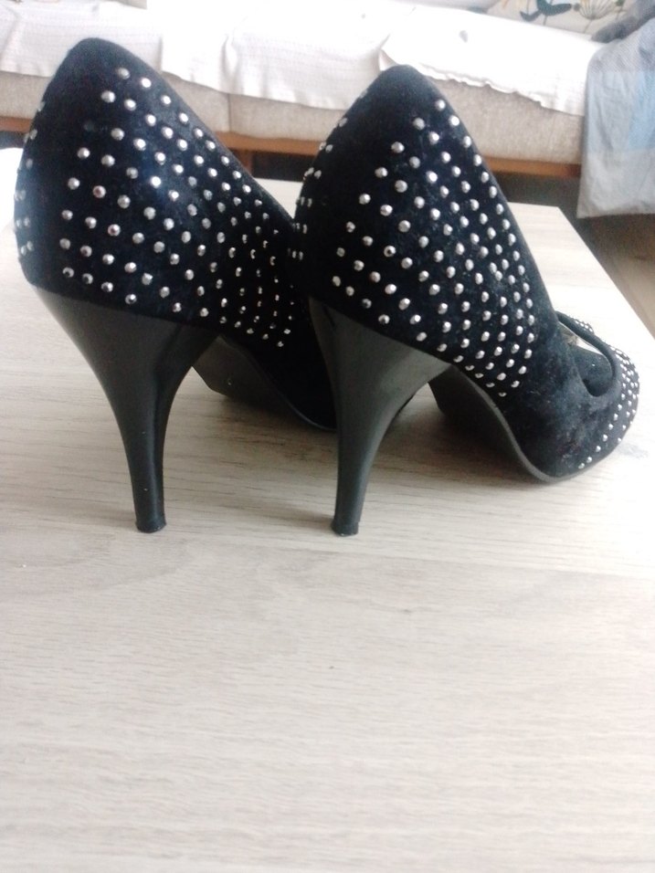 Parlak Siyah Puantiyeli Tokalı Topuklu Ayakkabı - Görsel 5