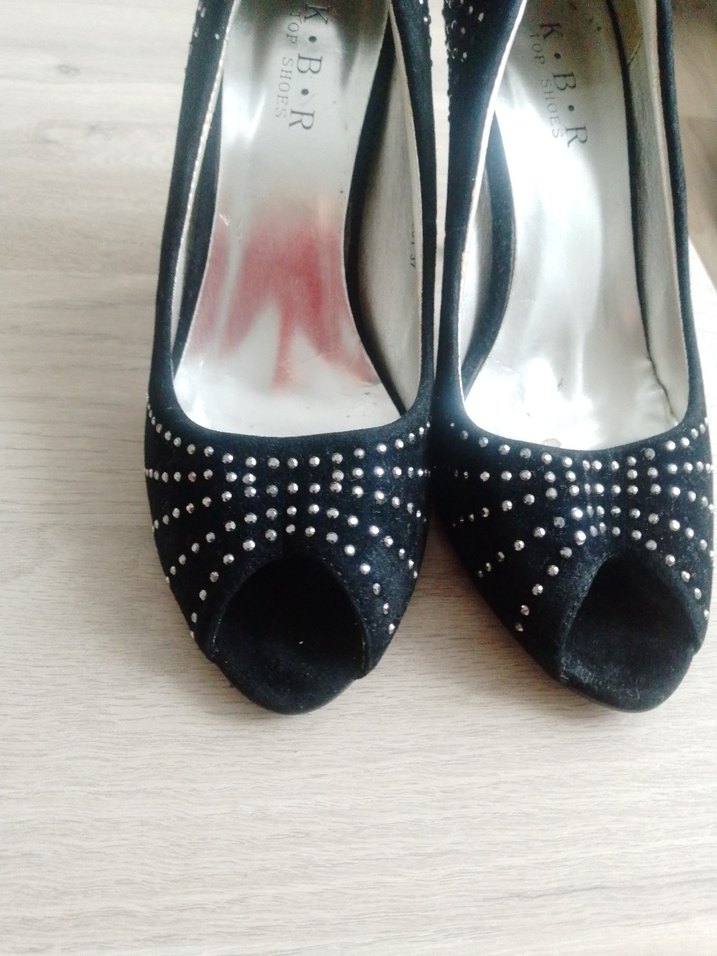 Parlak Siyah Puantiyeli Tokalı Topuklu Ayakkabı - Görsel 2