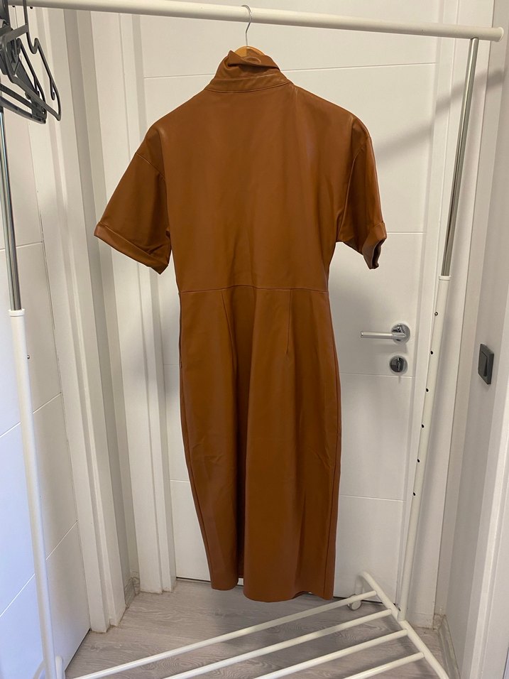 Kahverengi Deri V Yaka Uzun Elbise - Görsel 2