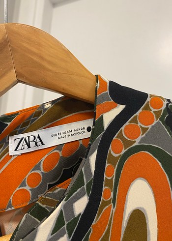 V Yaka Düğmeli Uzun Kollu Desenli elbise - Görsel 3