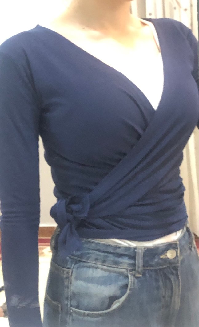 Kruvaze belden bağlamalı bluz - Görsel 3