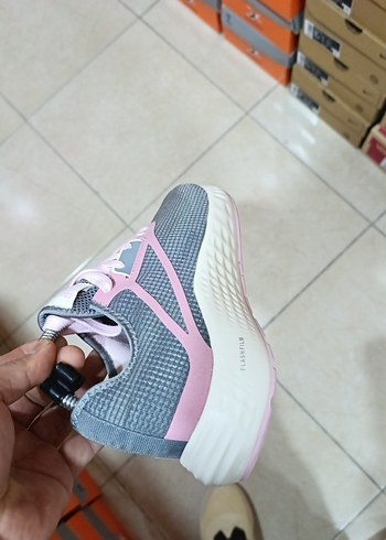 Yılan Desenli Pembe Gri Spor Ayakkabı - Görsel 6