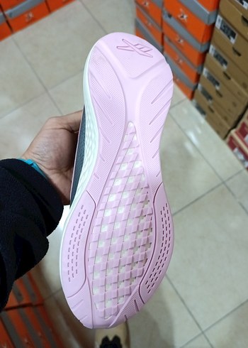 Yılan Desenli Pembe Gri Spor Ayakkabı - Görsel 4