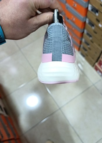 Yılan Desenli Pembe Gri Spor Ayakkabı - Görsel 5