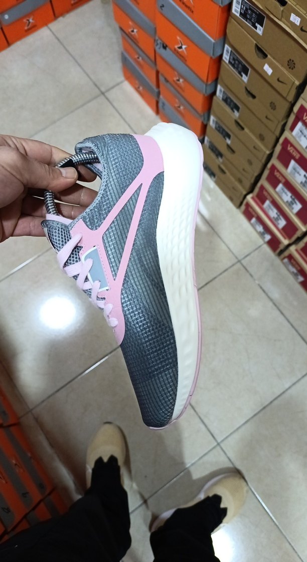 Yılan Desenli Pembe Gri Spor Ayakkabı - Görsel 3