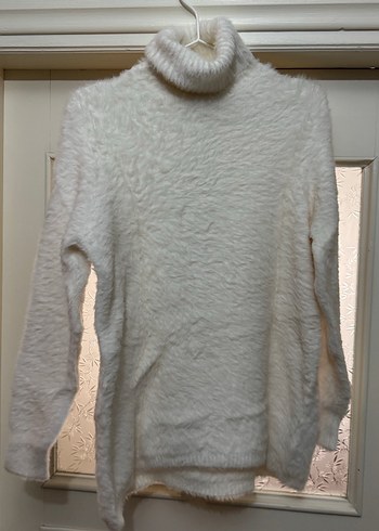 Beyaz Kadın Tüylü Boğazlı Kazak - Görsel 2