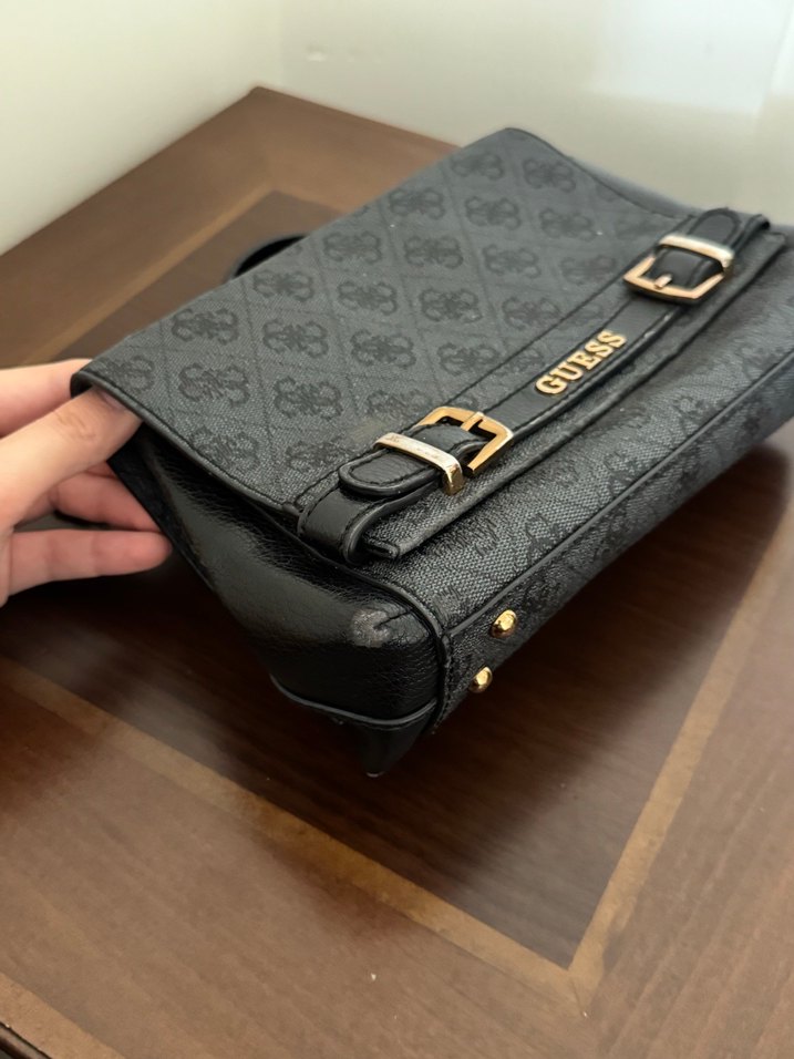 Guess Siyah Gri Kemer Detaylı Kadın Çanta - Görsel 4