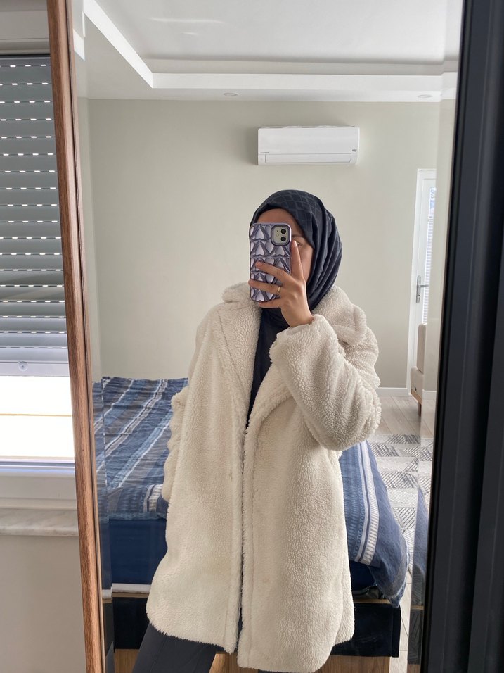 Kırık Beyaz Tüylü Kadın Kaban - Görsel 4