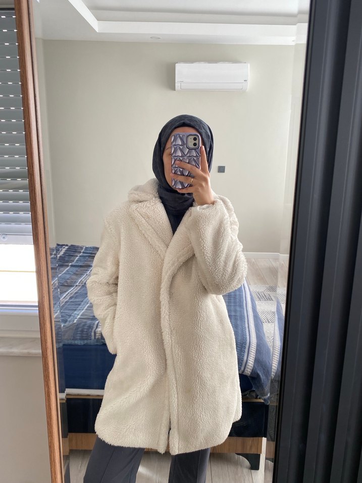 Kırık Beyaz Tüylü Kadın Kaban - Görsel 3