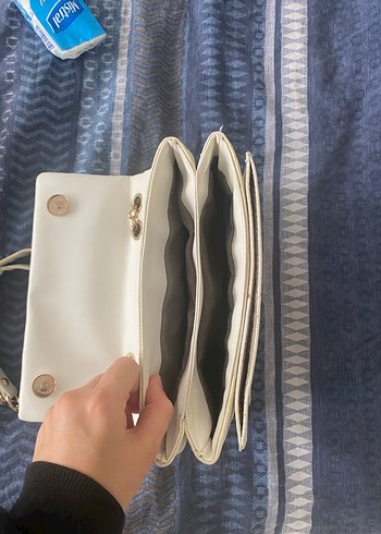 Zincir Detaylı Beyaz Kadın Deri Çanta - Görsel 4