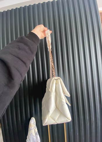 Zincir Detaylı Beyaz Kadın Deri Çanta - Görsel 2