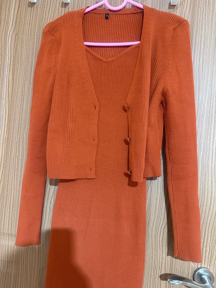 Düğmeli Uzun Kollu Kahverengi Triko Elbise - Görsel 2