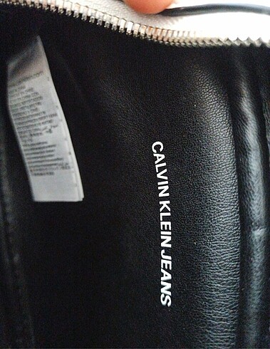  Beden beyaz Renk Calvin klein askılı çanta