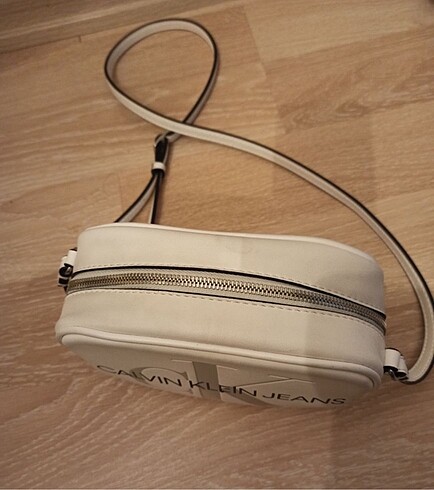 Beden Calvin klein askılı çanta