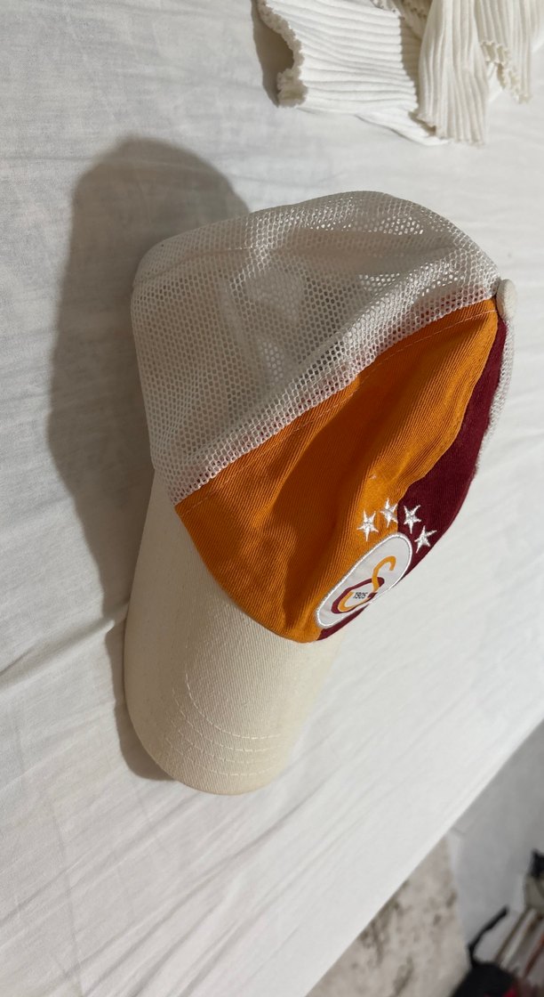 Galatasaray Nakışlı Beyaz Erkek Şapka - Görsel 2