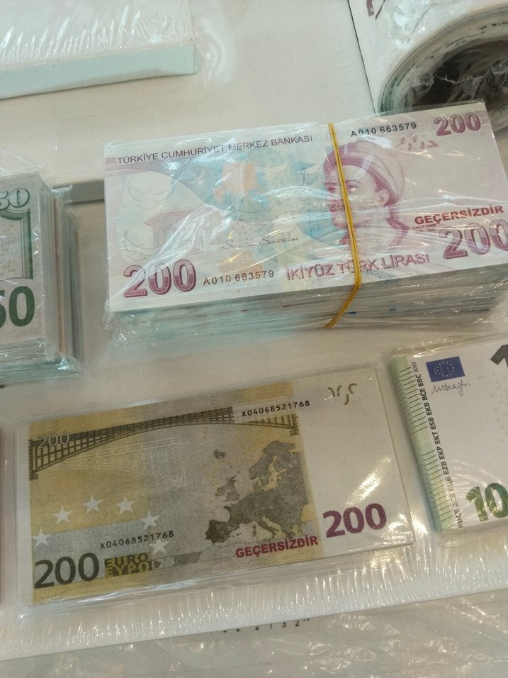 Beyaz Hediye Paketi İçinde Sahte Para 50 li deste - Görsel 3