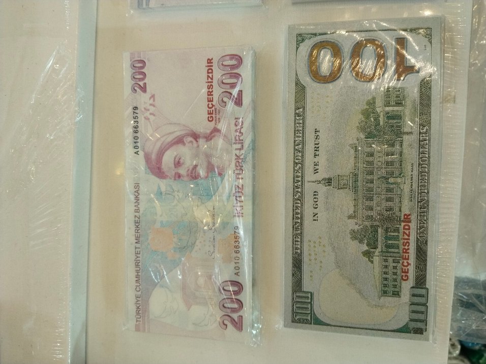 Beyaz Hediye Paketi İçinde Sahte Para 50 li deste - Görsel 2