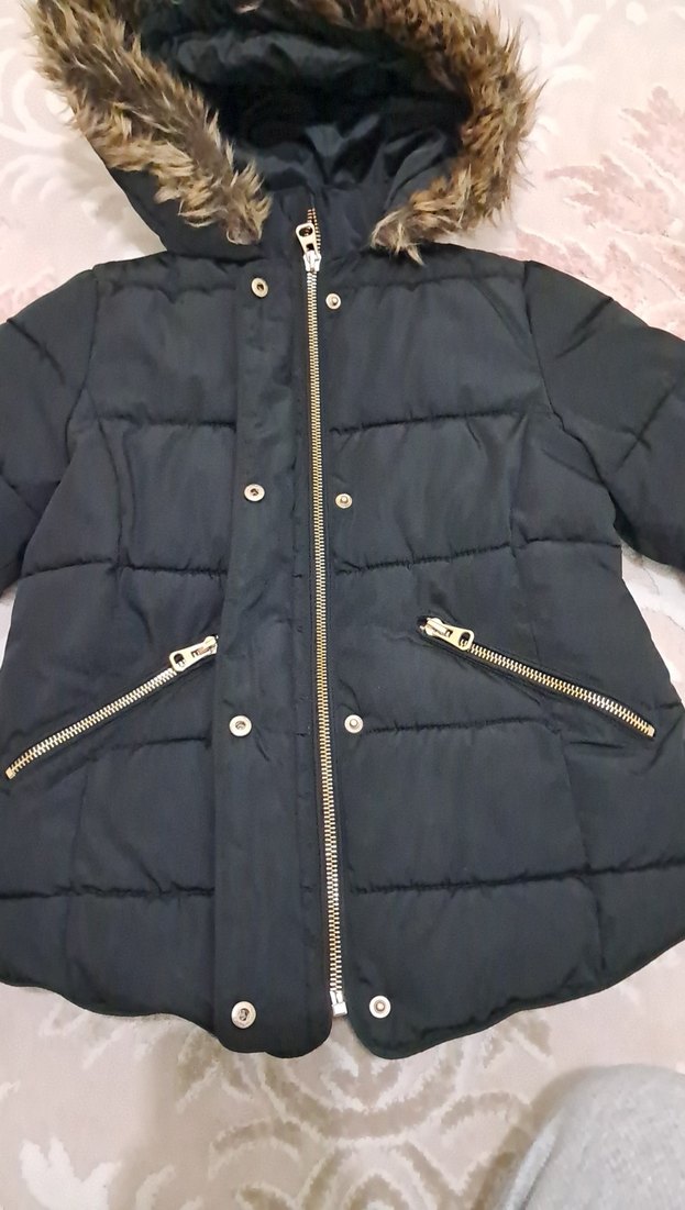 Kız Çocuk Siyah Kürklü Kapüşonlu Mont - Görsel 2