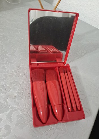 Kırmızı Makyaj Fırçası Seti ve Aynası - Görsel 3