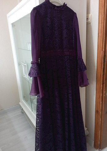 Uzun Mor Dantel Detaylı Gotik Kadın Elbise - Görsel 3