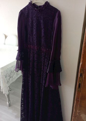 Uzun Mor Dantel Detaylı Gotik Kadın Elbise - Görsel 4