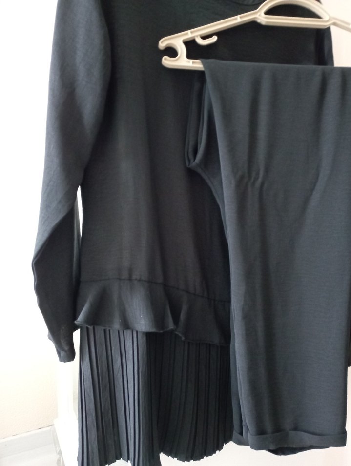 Siyah Pliseli tunik pantolon takım - Görsel 2