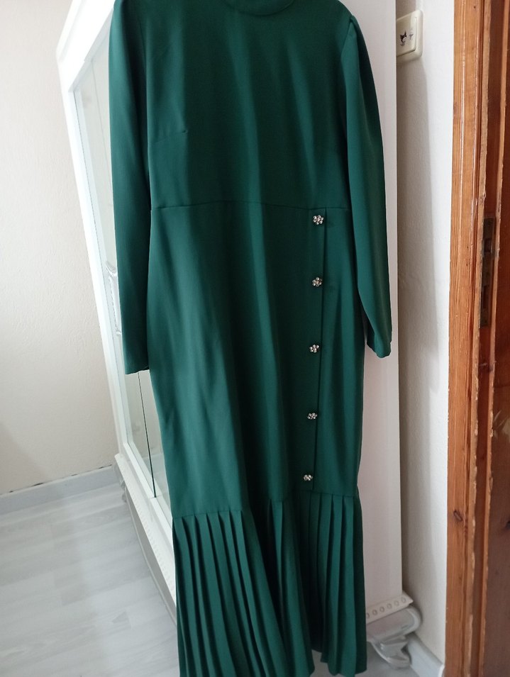 Yeşil Elbise - Görsel 3