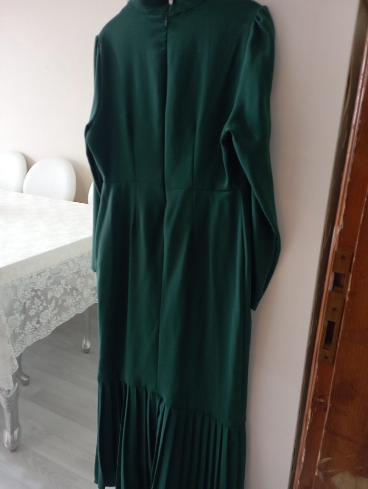 Yeşil Elbise - Görsel 4