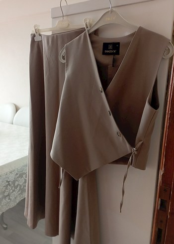 Bej Uzun Kollu Düğmeli Kadın Takım - Görsel 4