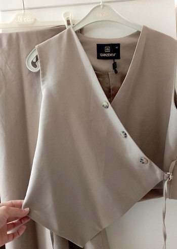 Bej Uzun Kollu Düğmeli Kadın Takım - Görsel 3