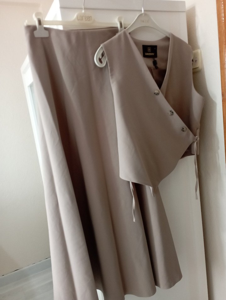 Bej Uzun Kollu Düğmeli Kadın Takım - Görsel 2