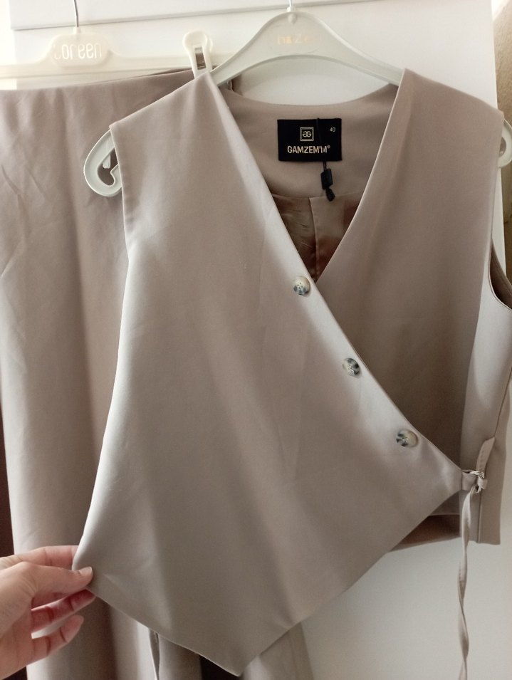 Bej Uzun Kollu Düğmeli Kadın Takım - Görsel 3