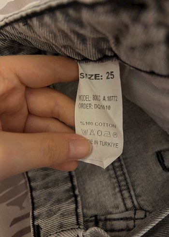 Gri Mini Yırtık Kot Şort - Görsel 4