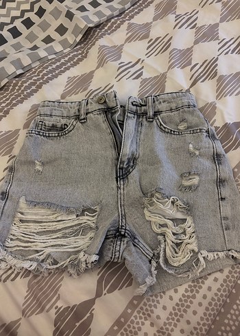 Gri Mini Yırtık Kot Şort - Görsel 2