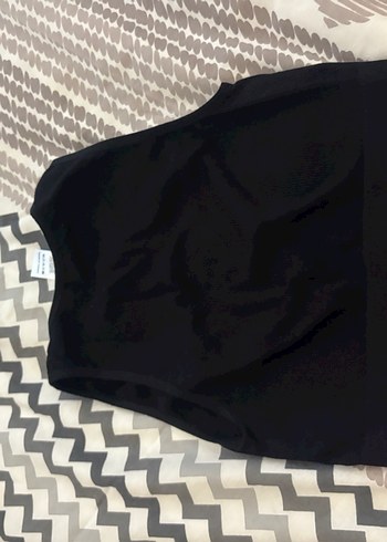 Siyah V Yakalı Kemerli Kadın üst - Görsel 4