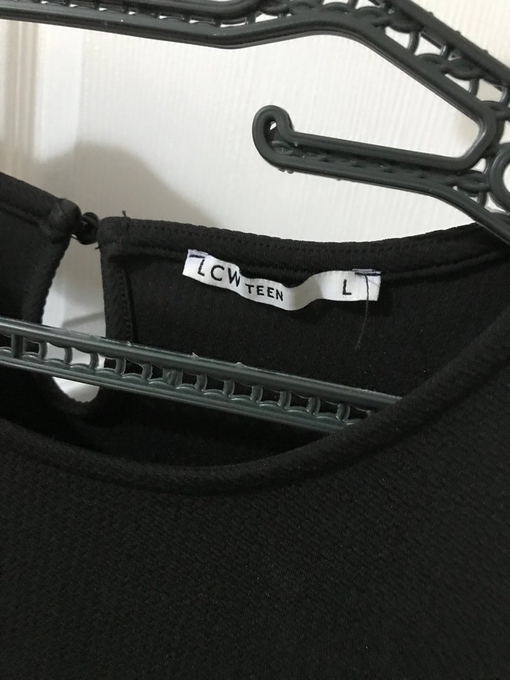 Siyah Yuvarlak Yaka Kısa Kollu Midi Elbise - Görsel 3