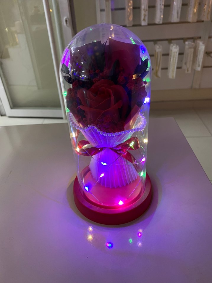 Kırmızı Cam Fanus İçinde Renkli Yapay Gül büyük boy - Görsel 2