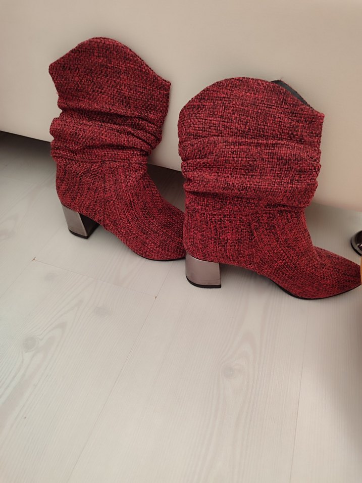 Koyu Kırmızı Örgü Kadın Bot - Görsel 3