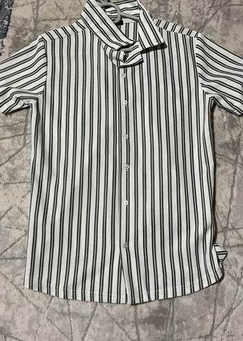 Düğmeli Kısa Kollu Çizgili Erkek Gömlek - Görsel 2