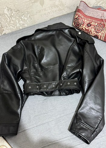 Siyah Kemerli Kısa Deri Biker Ceket - Görsel 8